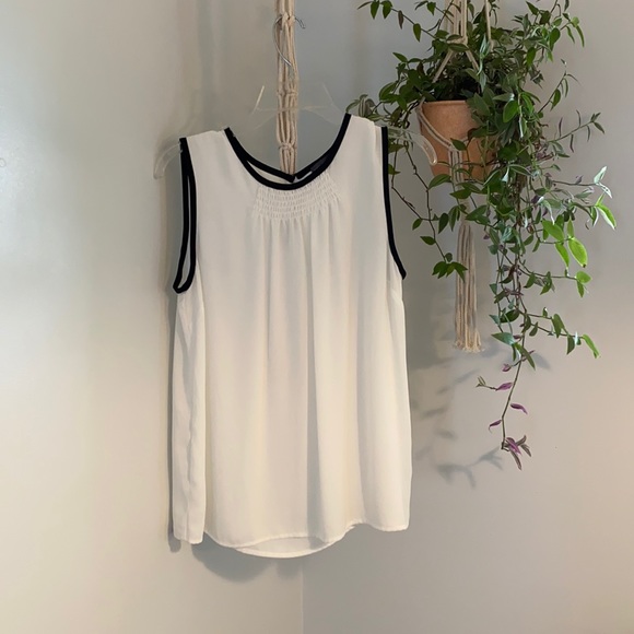 Vince Camuto - Picture 1 of 6